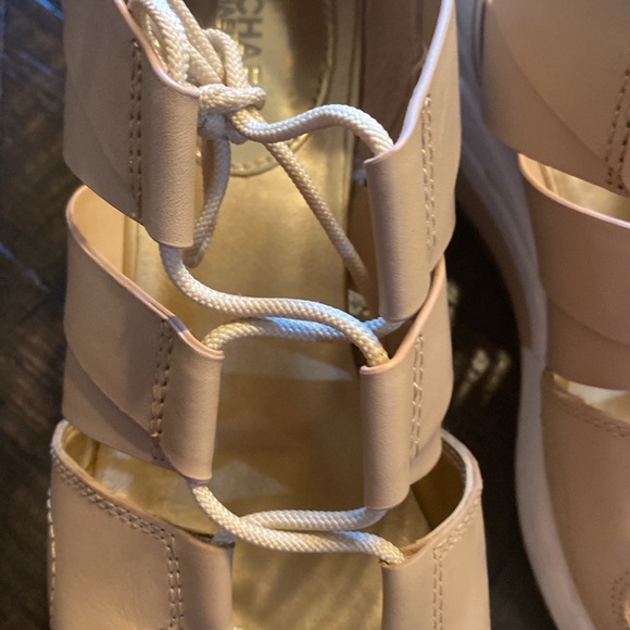 Beige white and gold platform lightweight Michael Kors sneaker’s - Picture 4 of 8